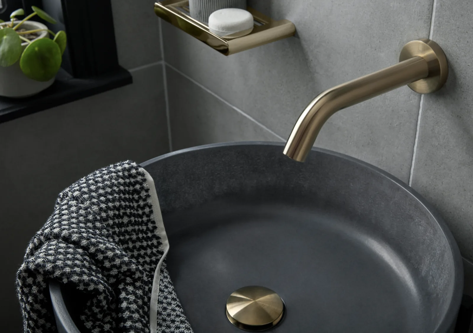 Looking into the charcoal Omoi bowl with a brass waste