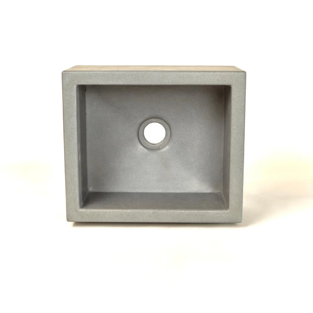 Vaso - Small - Pewter, the piece itself